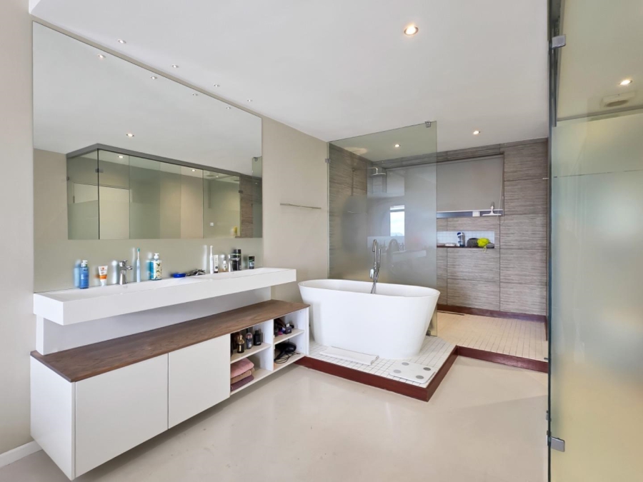 To Let 2 Bedroom Property for Rent in Green Point Western Cape